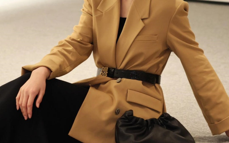 Should a Woman Wear a Belt with a Suit? ( Quick Answer&How to Nail It)